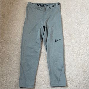 Grey Nike cropped leggings